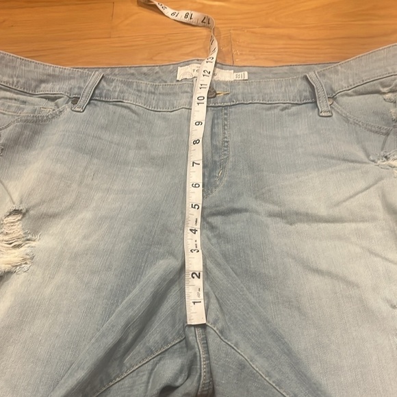 Torrid women’s light blue distressed jean shorts plus size 22. - Picture 8 of 9